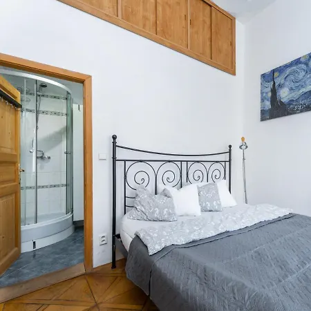 Apartman Spacious Flat In Old Town By Days