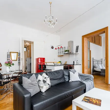 Spacious Flat In Old Town By Days