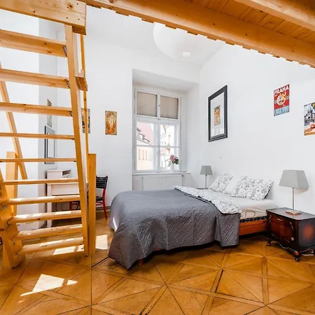 Spacious Flat In Old Town By Days